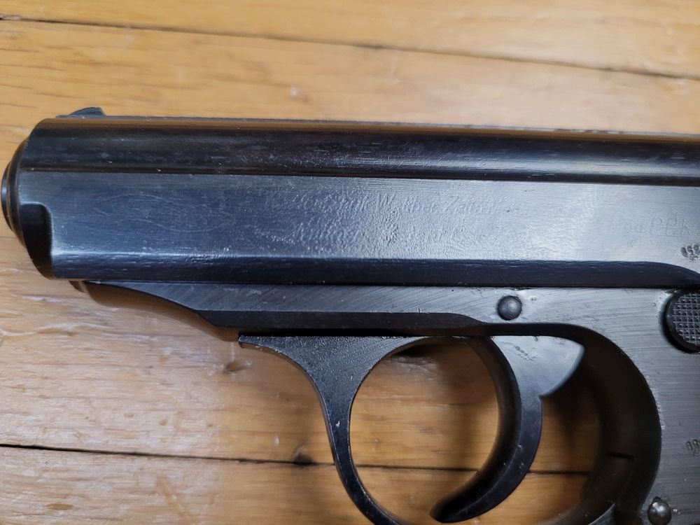 Guter Walther PPK Pistol – Herstellung Walther Zella-Mehlis Ende 1944 – Kaliber 7,65 mm – Neu brüniert – Riemenring – Kleiner Zivilist einberufen! – Spiegel-Lauf – BE+, Bild 17 von 17
