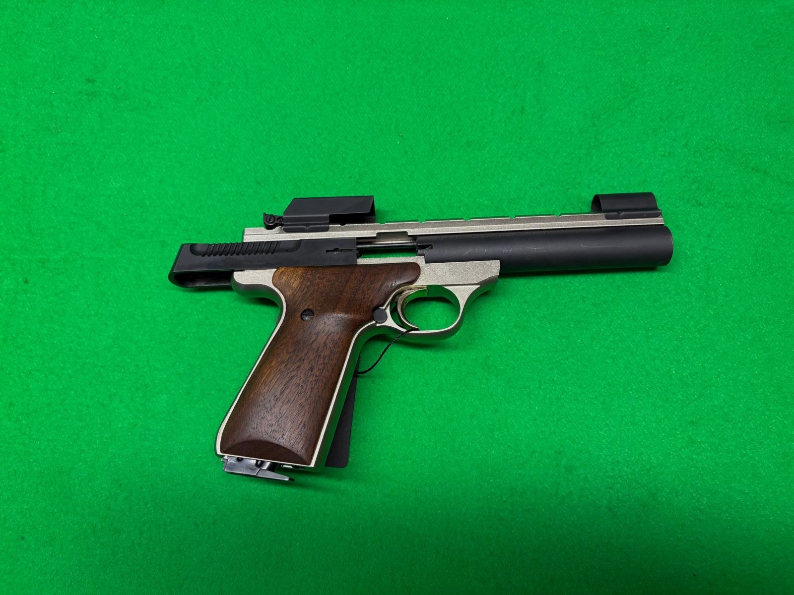 Pistola deportiva Browning Buck Mark .22 lr