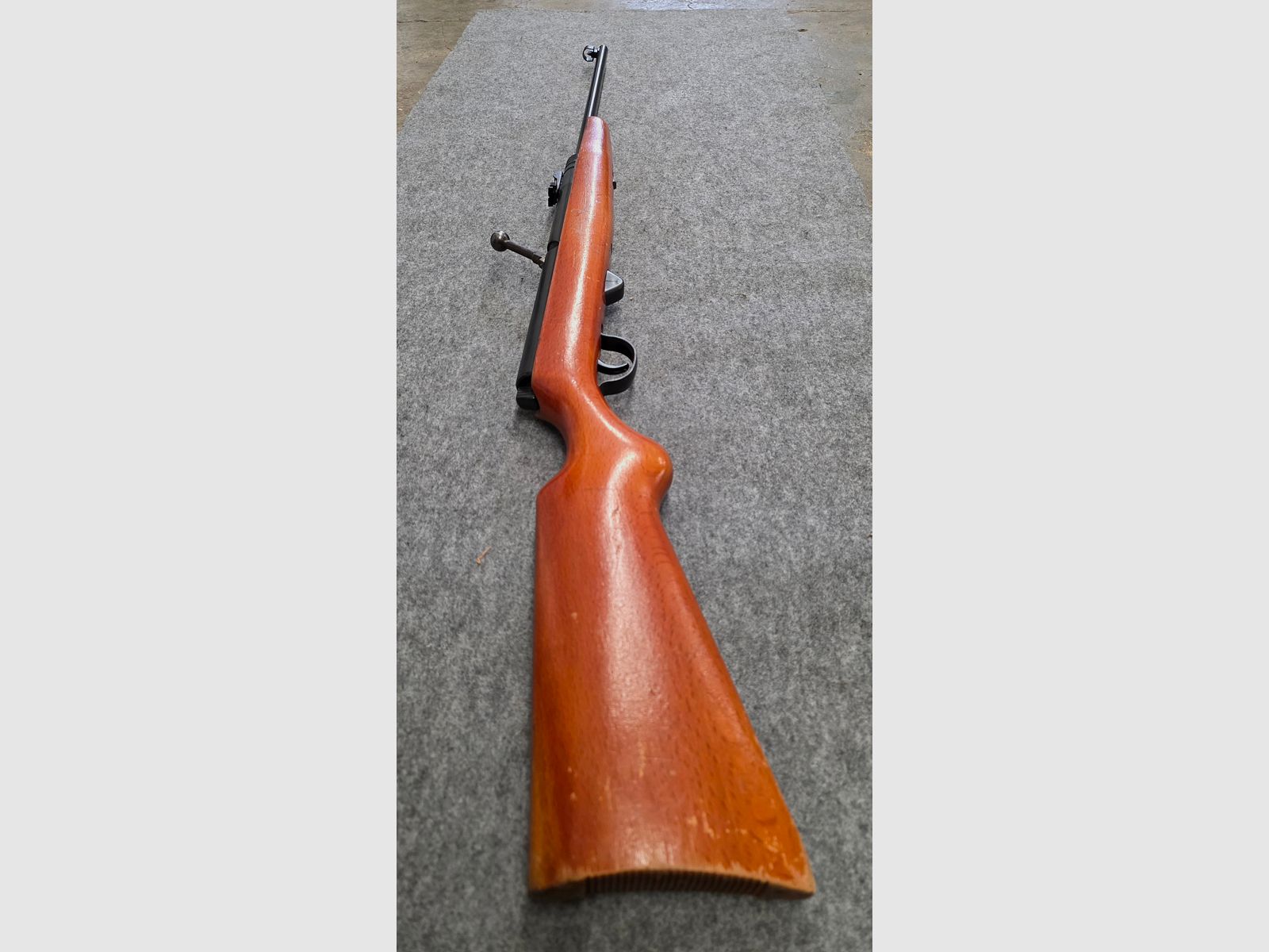 2.) Haenel Mod. 310 con seguro de Bakelita, cargador Kirmes, carabina de aire Cal. 4.4mm