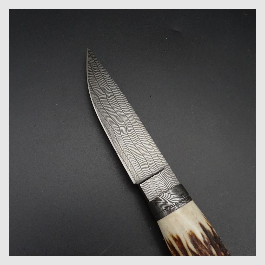 Preis inkl. 19% MwSt - Messer Schmidbauer Hunter Jagdmesser Damastklinge (9,4 cm), Sambar Hirsch