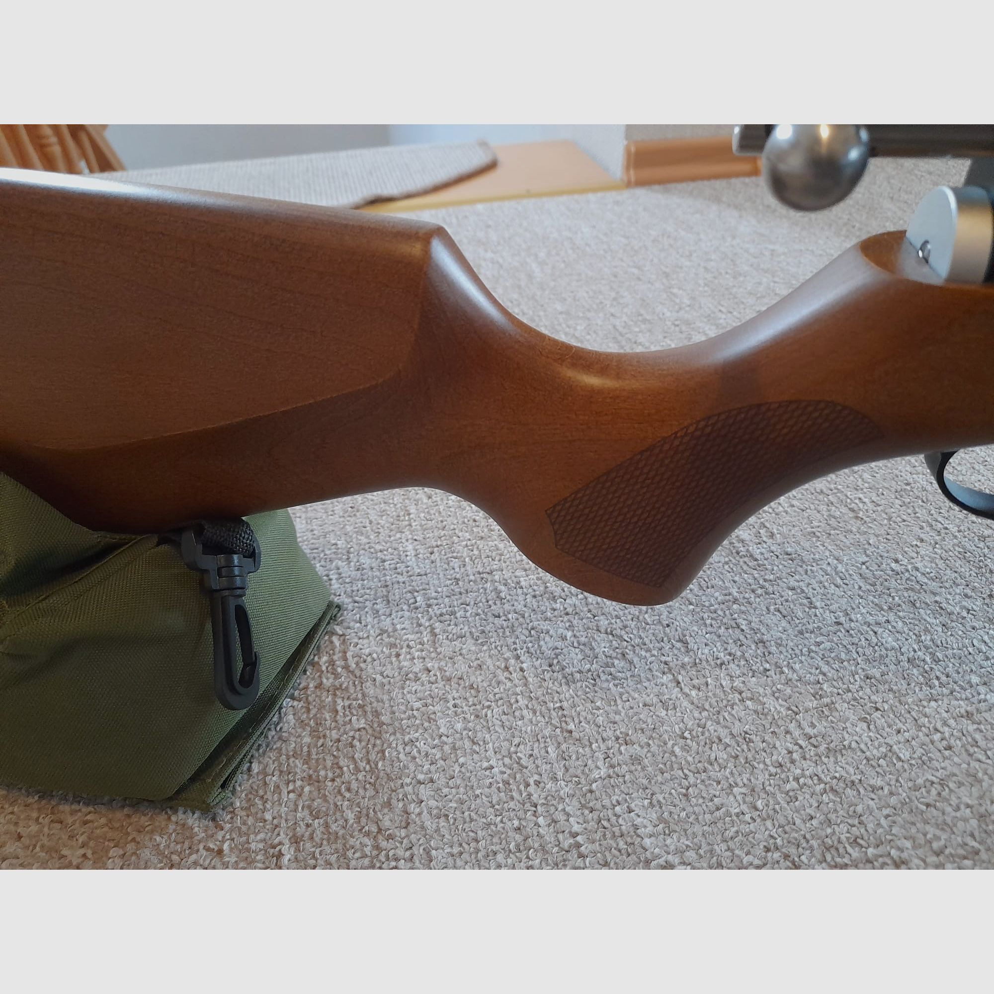 Airmax M22 mit Picatinny-Schiene und WestHunter Optik