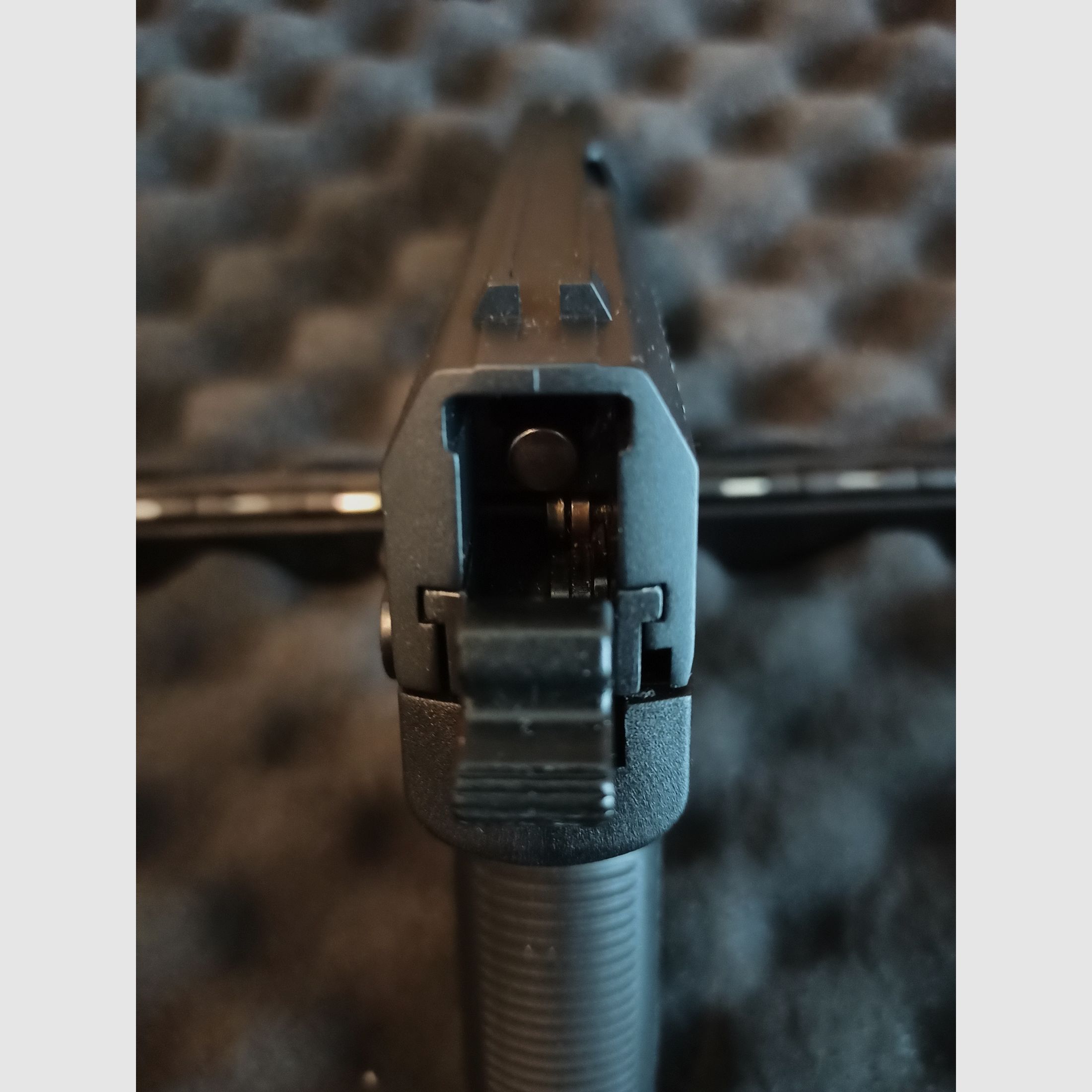 RG 96   BLK   9mm   P.A.K.   9R   PTB 699   (pistola a salve)