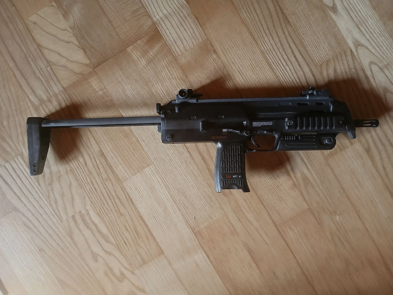MP7 A1 + Beinholster