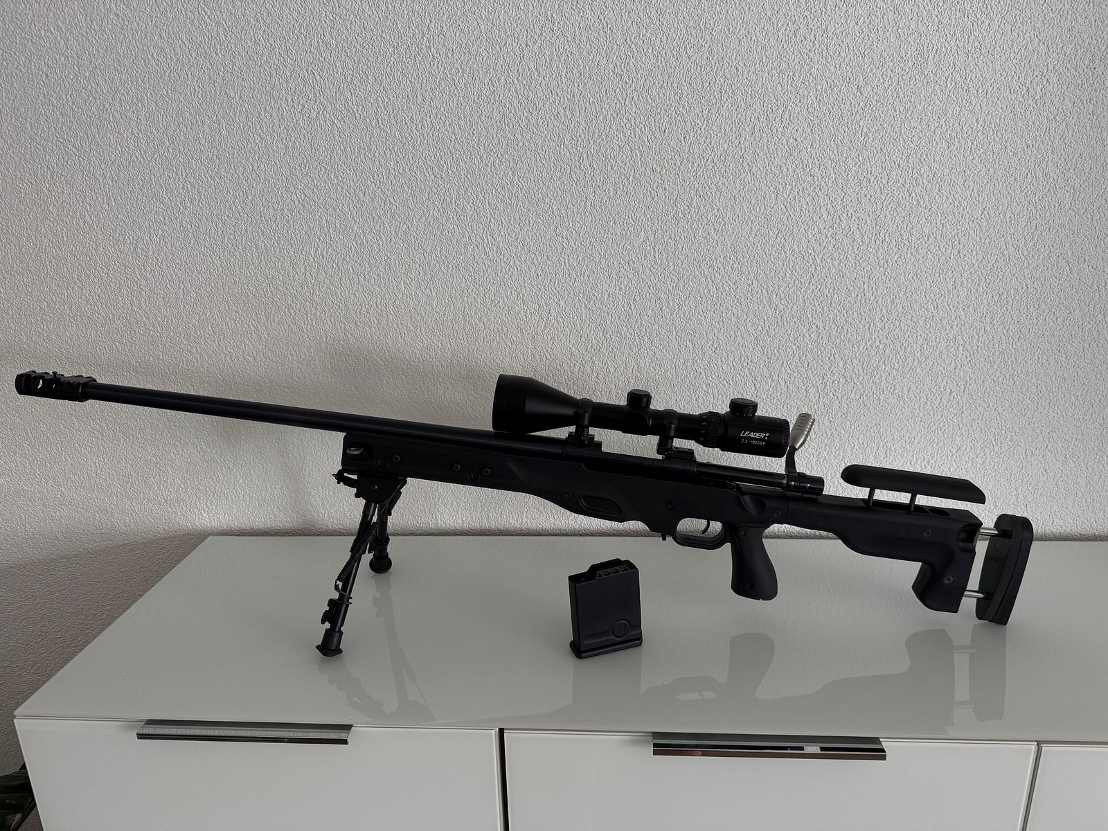 Howa 1500 .223 Rem mit Mündungsbremse und Zweibein Roedale Precison Schaft 