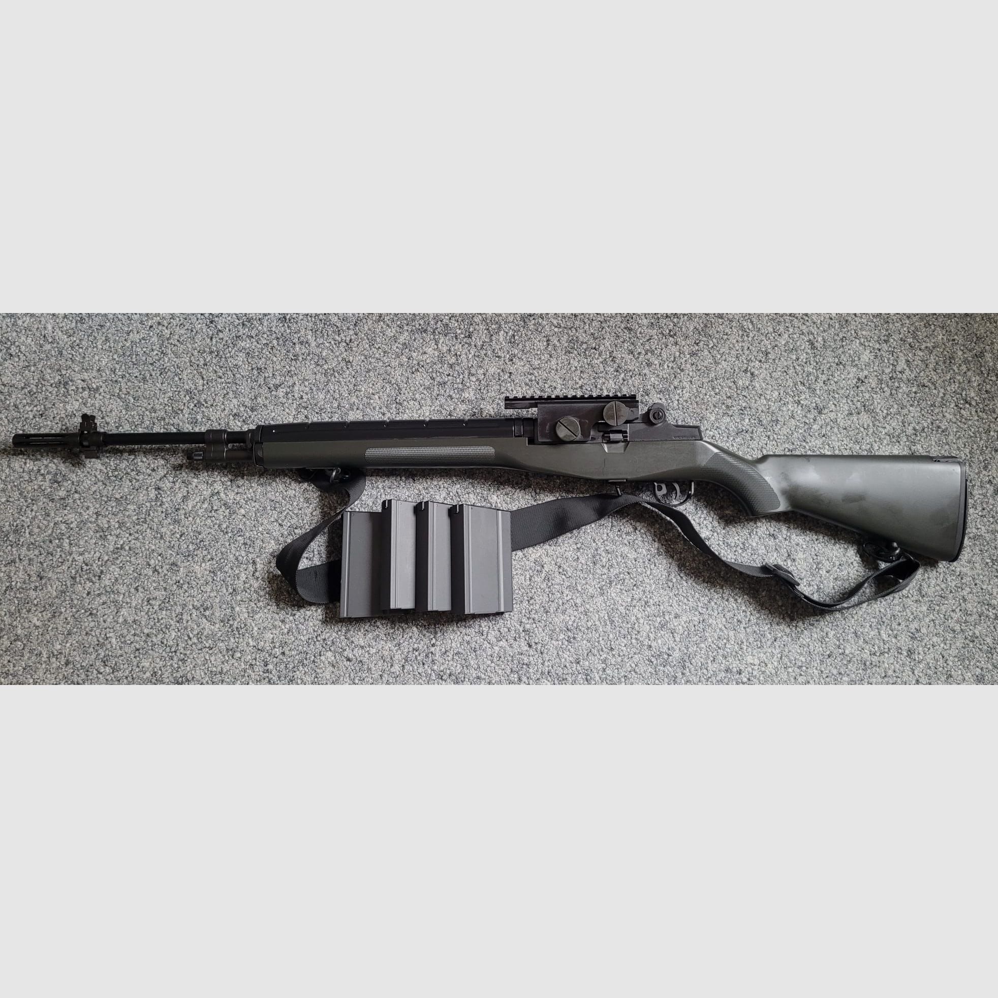 Tokyo Marui M14 – inkl. Toprail, 4 Magazine & Sling