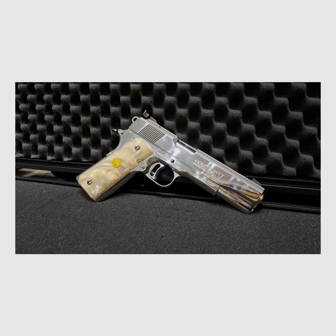 Colt 1911 A1 Gold Cup, immagine 2 di 5