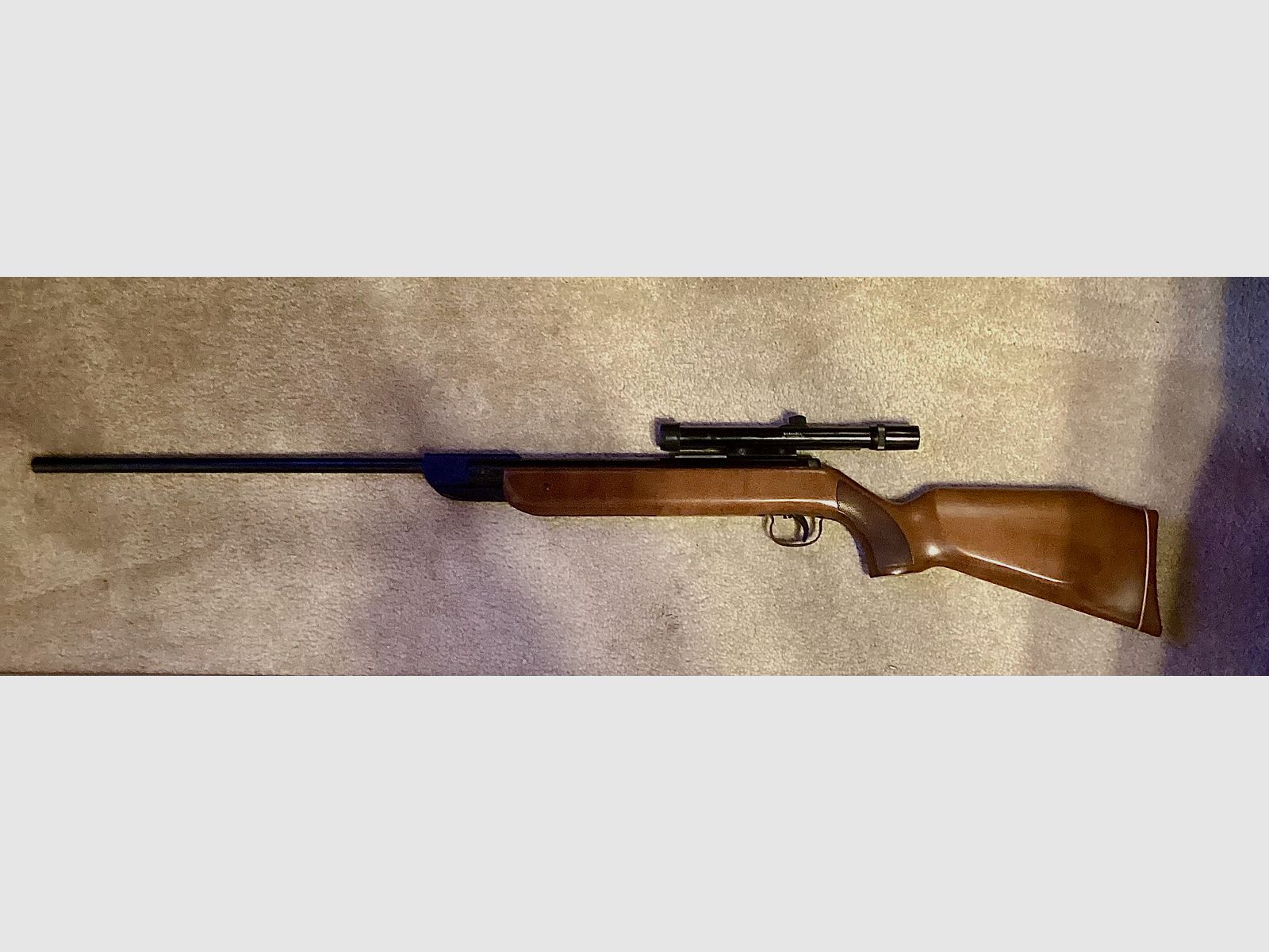 Luftgewehr mit Zielfernrohr der  Marke Weihrauch