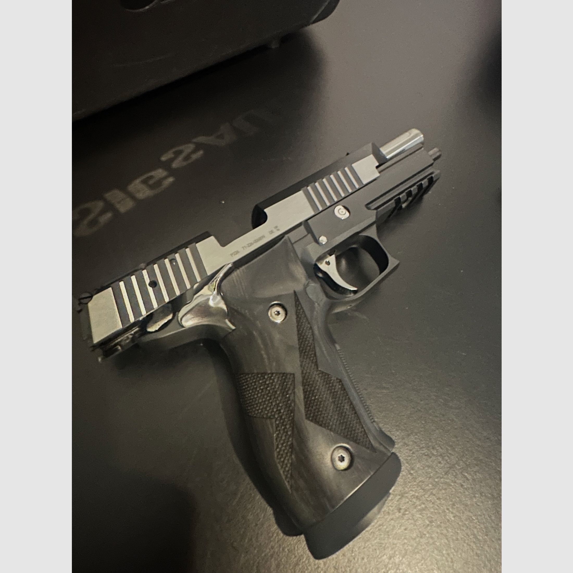 SIG SAUER P226 X-Five Black and White 9mm Luger - mit 4 Magazinen - Deutsche Fertigung!
