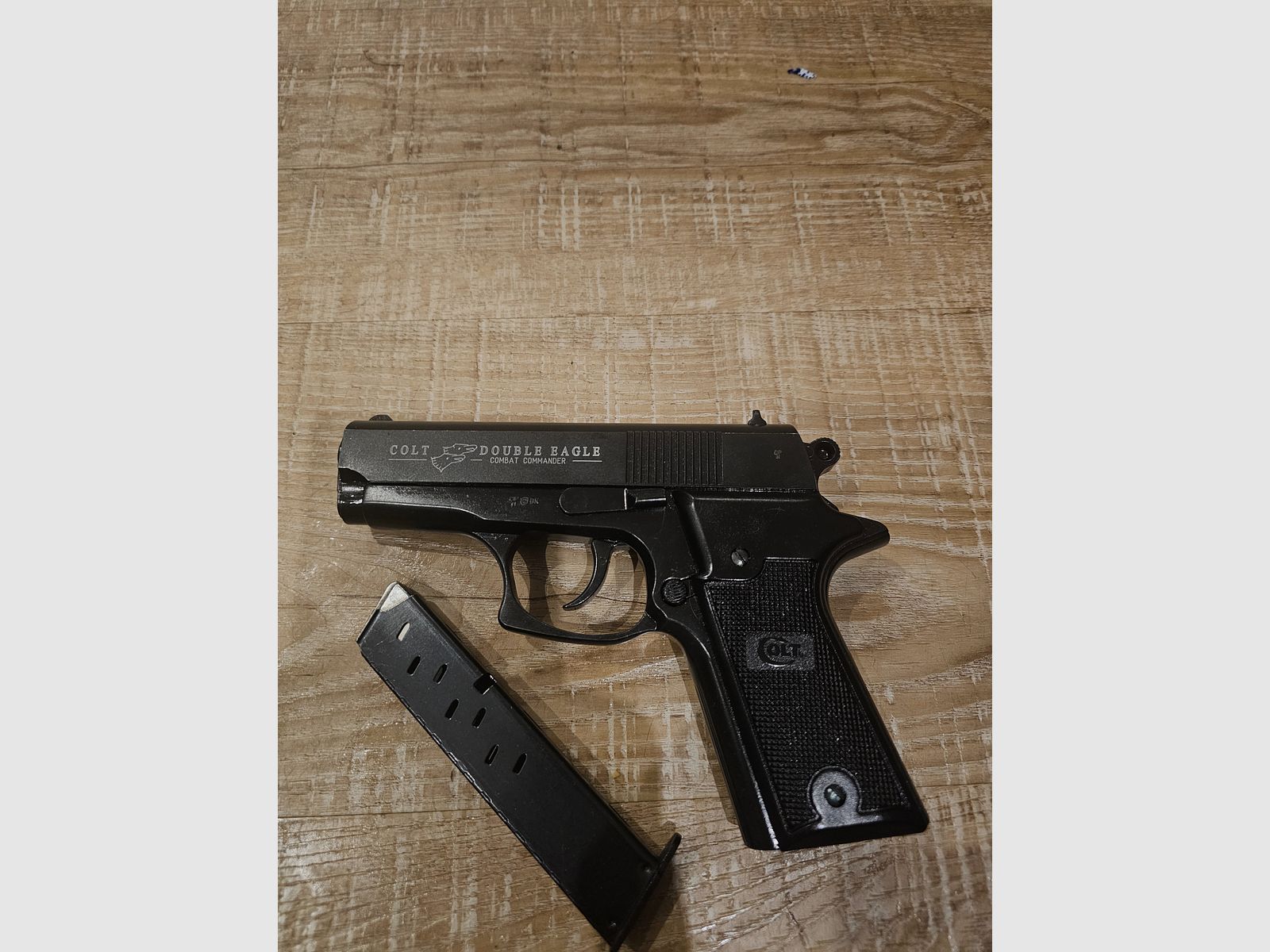Schreckschusspistole Colt Double Eagle Combat Commander im Kaliber 9mm P.A.K.