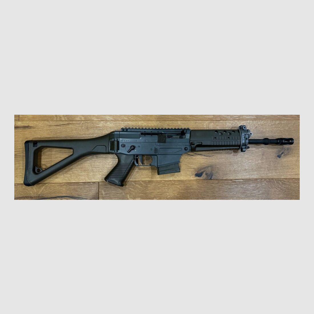 SIG SAUER Schweiz SG 553 AL SPORT US, Grau-Grün