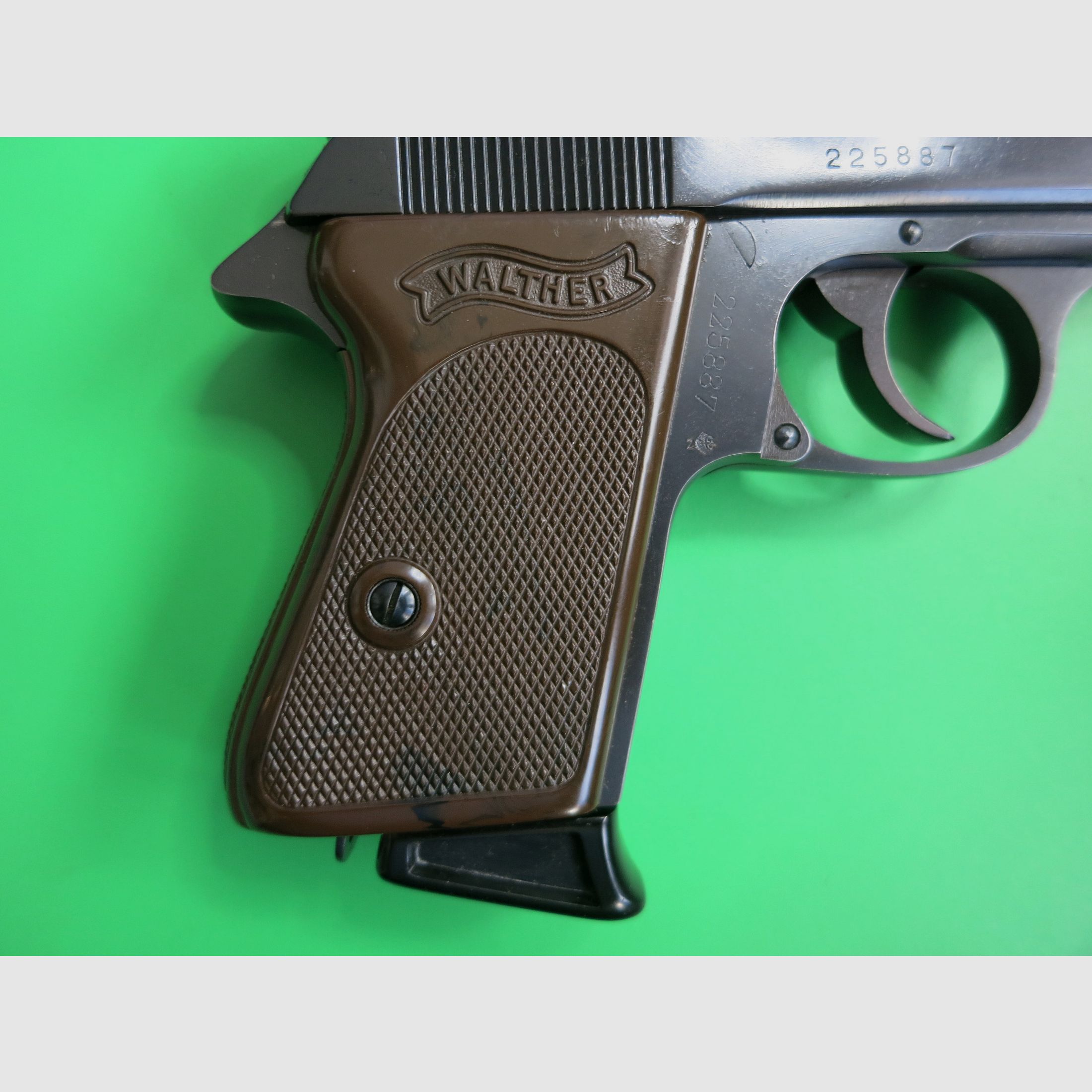 Pistola semiautomatica, Walther PPK, cal. 7,65 mm Browning, impugnature marroni       #81