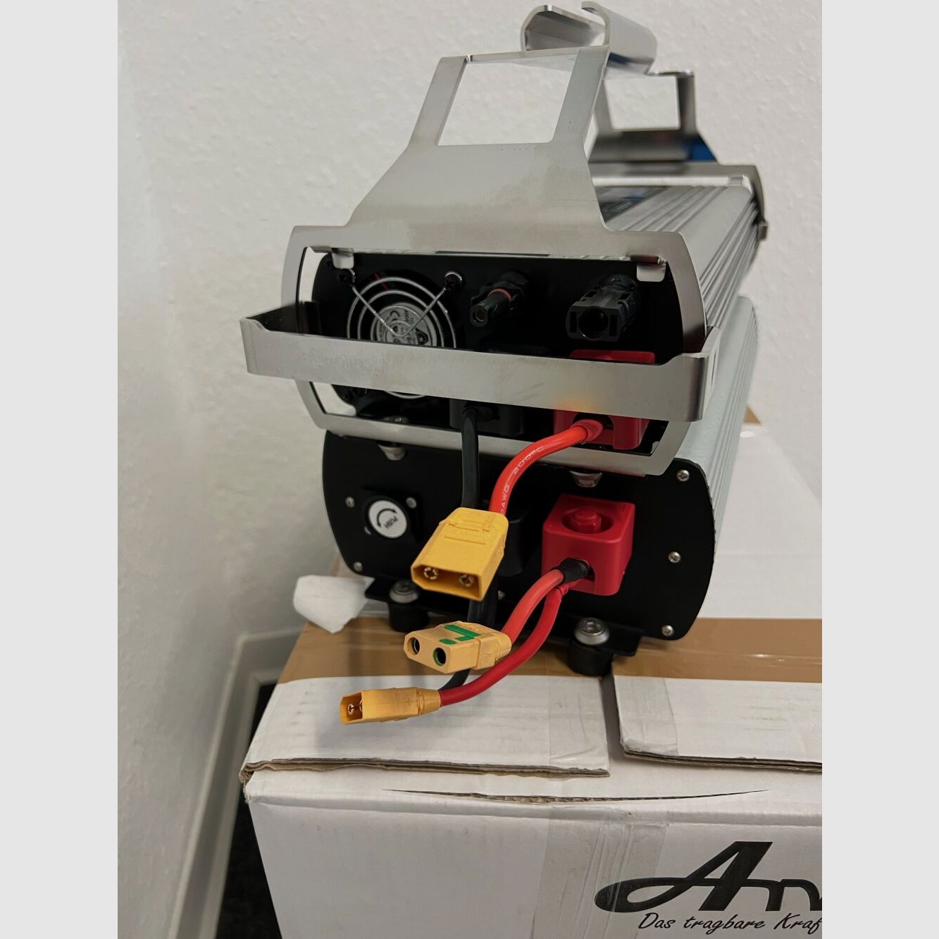 AXSOL ARVEY A-Serie 1000 A1 Batterie de secours 230 V appareil de base, y compris batterie LiFePO4 de 20 Ah et poignée
