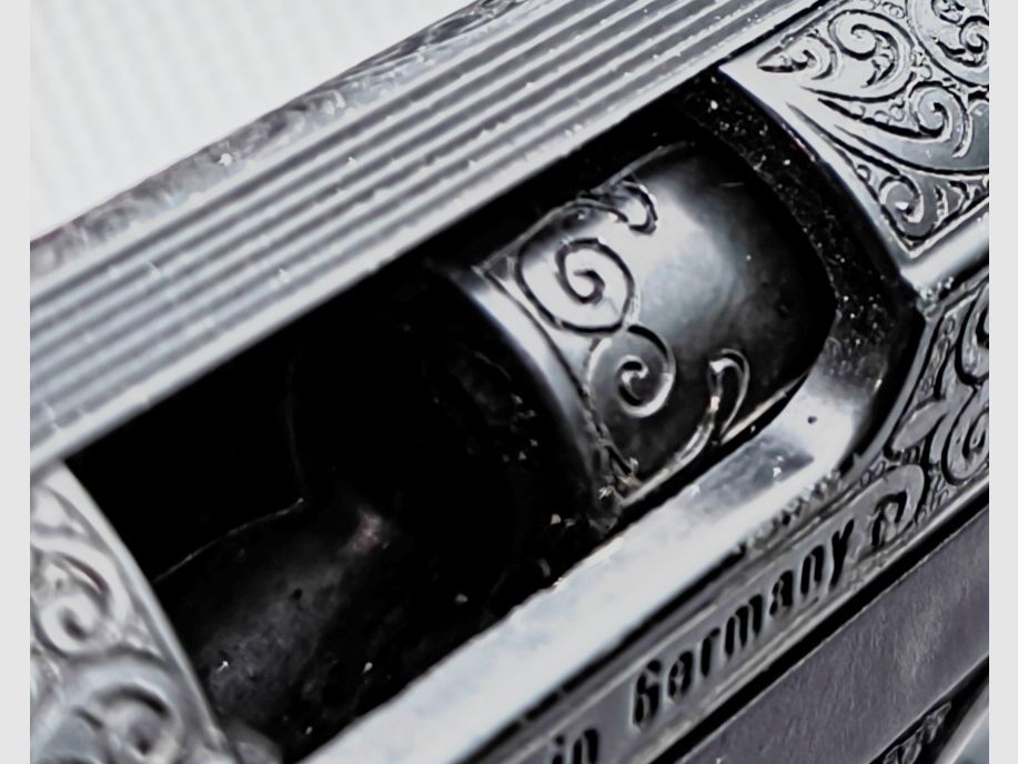 ⚠️ Uwaga Kolekcjoner Wystawa Sztuka, Hackler & Koch Mod. SP9-z grawerem - Wizualnie i funkcjonalnie w doskonałym bardzo dobrym stanie, jak nowa i mało strzelana oraz jako pistolet SRS-gazowy/strzałowy kaliber 9mmPAK prawie już nie do znalezienia!! 