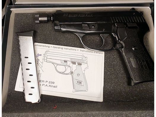 Sig Sauer P239 Schreckschusspistole im Kaliber 9 mm P.A.K. aus dem originalen SIG „Backup‑Set“ (PTB 696)