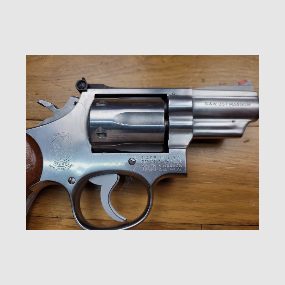 Sehr schöner Revolver Smith & Wesson M66-1 Subnose genannt „Combat Stainless Magnum“ – 6 Schuss in .357 mag – Lauf 2,5 Zoll – neue polierte Edelstahl-Oberfläche – M66-1 von 1977 oder 1978 – die echte „Hand Canon“ in neuwertigem Zustand, Bild 16 von 17