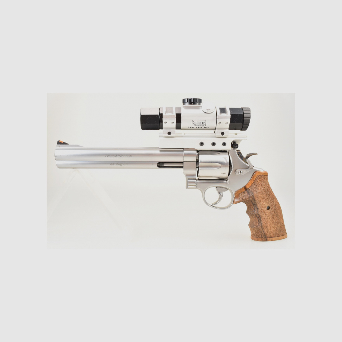 SMITH & WESSON Stainless Revolver Mod. 629 Kaliber .44 Mag. mit 8 3/8 " Lauf & GILMORE Red Dot