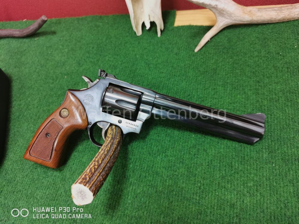 Taurus 689