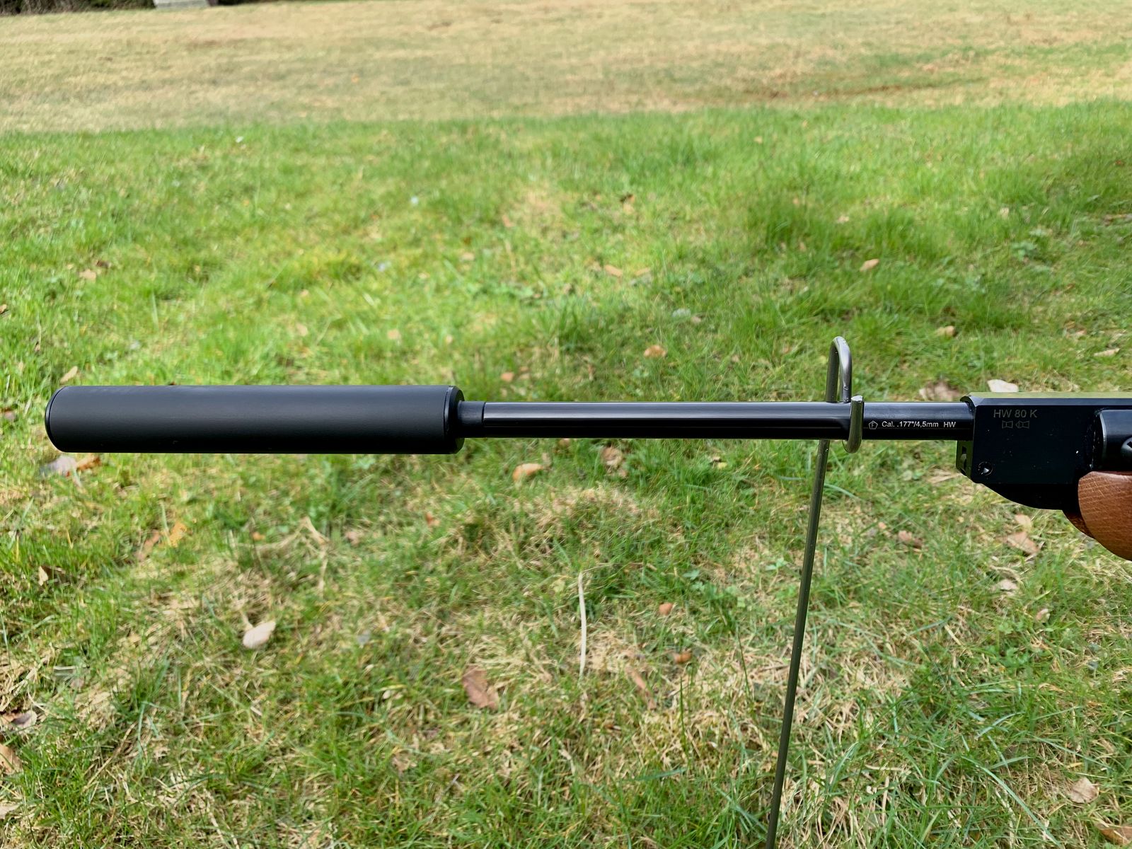 Weihrauch HW 80 K con silenciador cal. 4,5 mm y visor 3-9x40 compacto