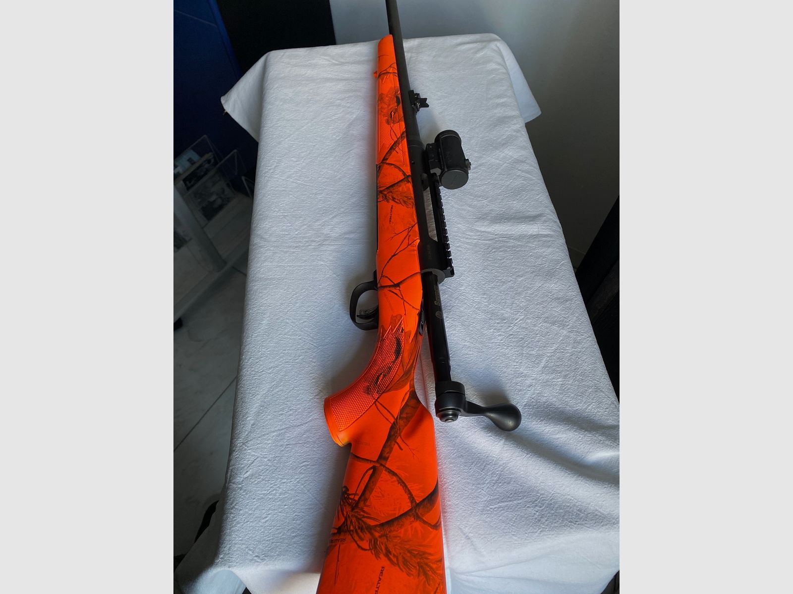 Savage Model 111 Kaliber 9.3x62 mit Montage und Aimpoint Micro T-1 2MOA