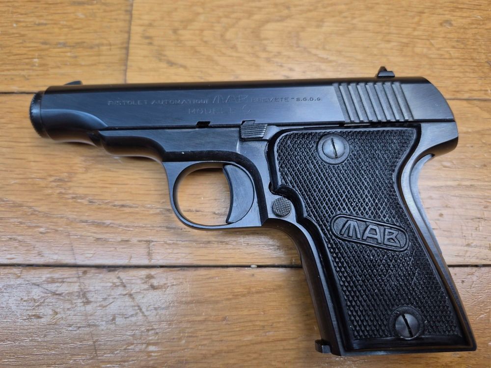 Splendide Pistolet « MAB C » – Calibre 7,65 Mm Browning – Manufacture d&rsquo;Armes de Bayonne – Dans sa boite d&rsquo;origine avec sa notice et son Certificat d’Épreuves- État neuf! -TBE+++, image 3 sur 22