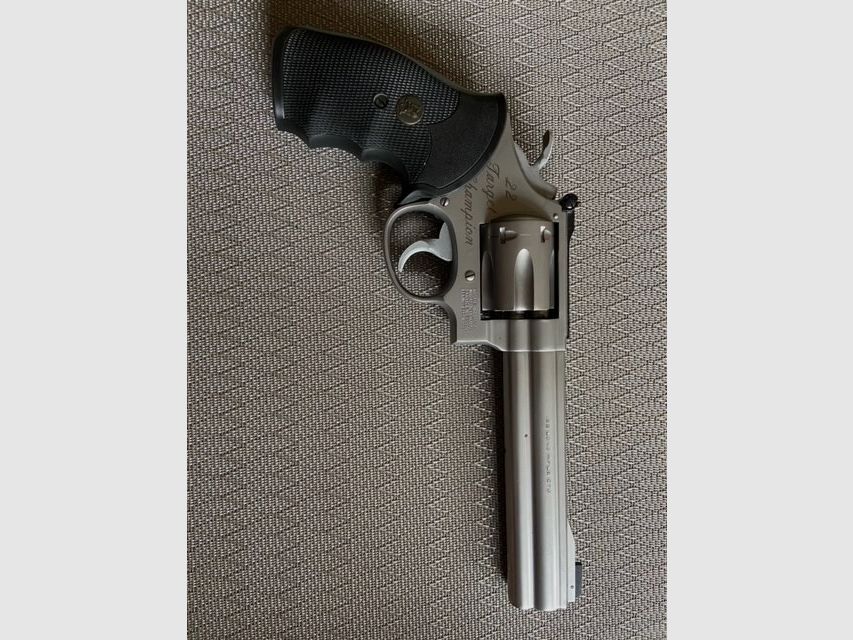 S&W - Smith & Wesson Revolver Mod. 617 6 Zoll 22lfb