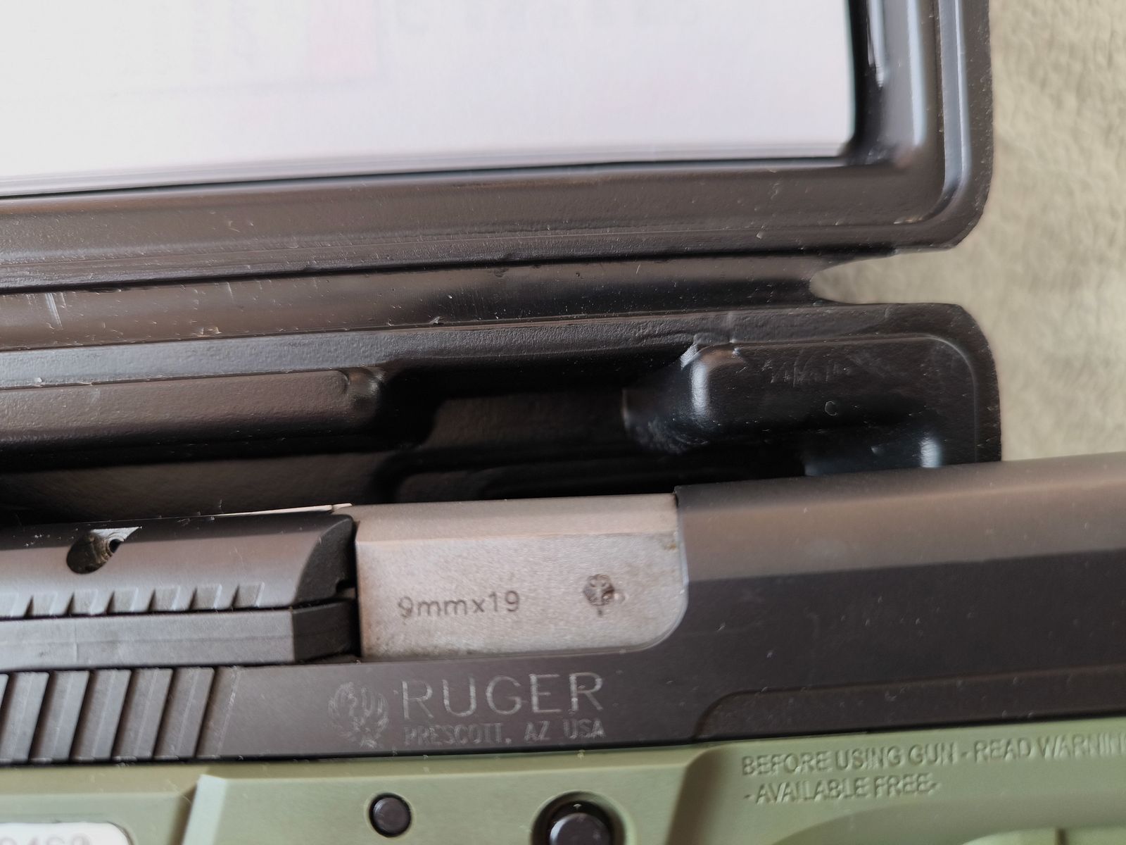 Ruger SR9 9mm, 2 Magazin, Holster, Koffer, guter Zustand, keine Walter Glock Sig Sauer aber besser :-) 