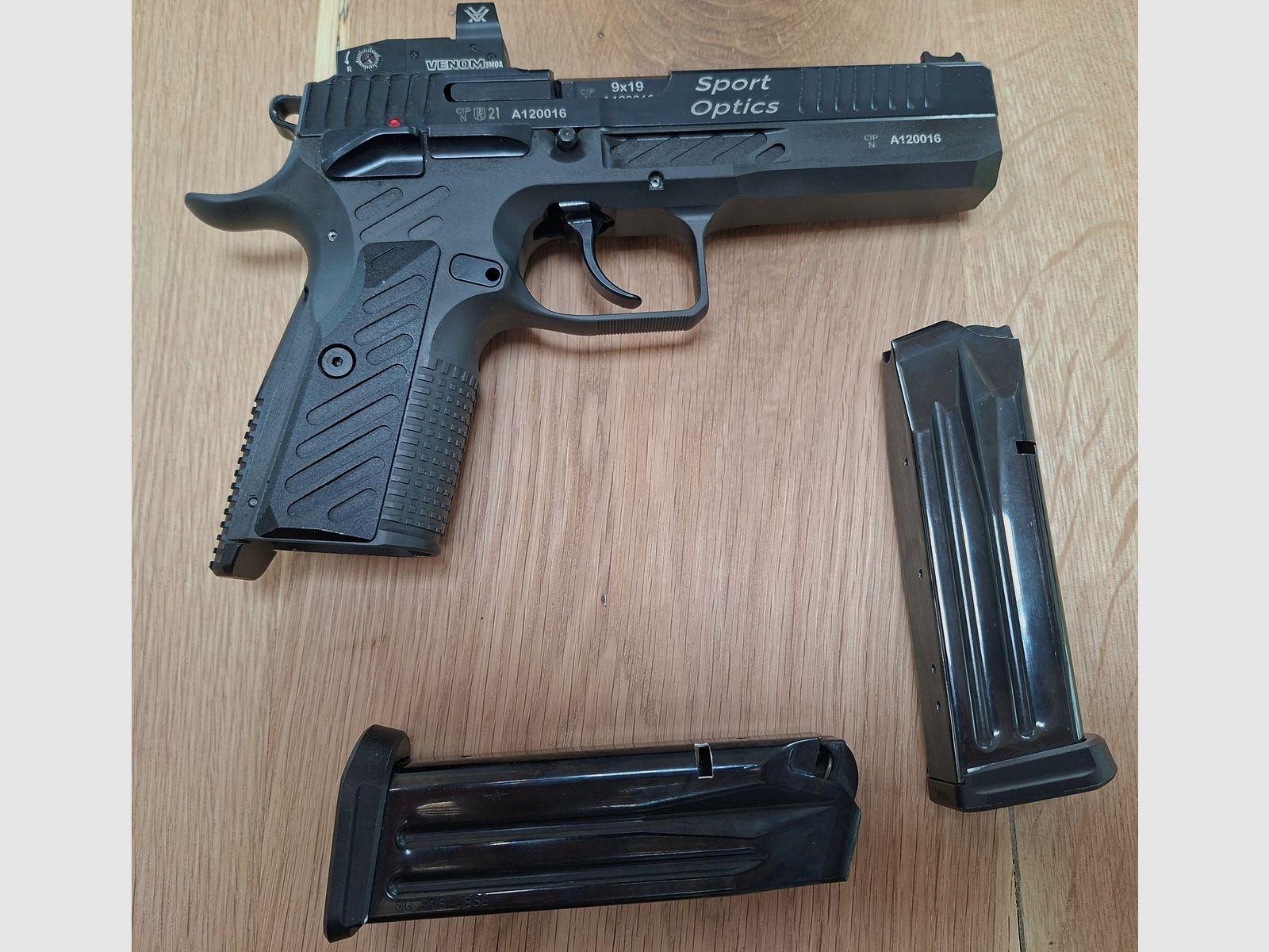 Arma Zeka Sport Optics P1 9mm mit Vortex Venom Leuchtpunkt Visier