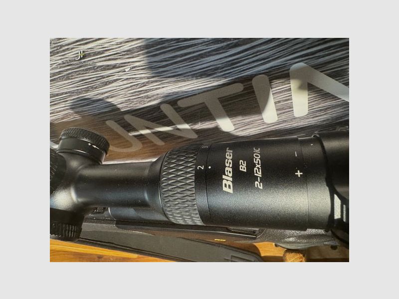 Blaser R8 Ultimate; Blaser B2 2-12x50iC; Jaki Titanium