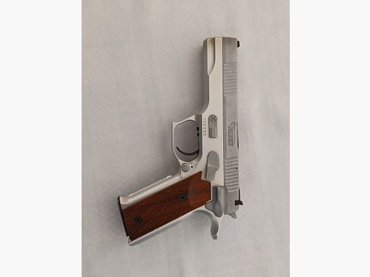 Pardini 45 ACP Nickel Sport Modèle P.C. 45 S, 5 pouces ; Très bien entretenu et peu tiré. Prix incluant 1350 cartouches 45 ACP 230 gr. et 3 chargeurs de rechange