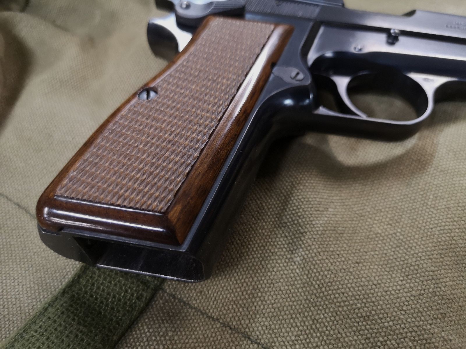 Browning High Power 9mm Para mit WS Peters Stahl PSWIII .22lr