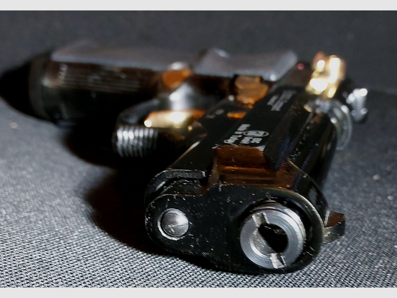 Pistola a gas Ekol Firat Compact in nero e oro, calibro 9mm P.A.K. (PTB 929)