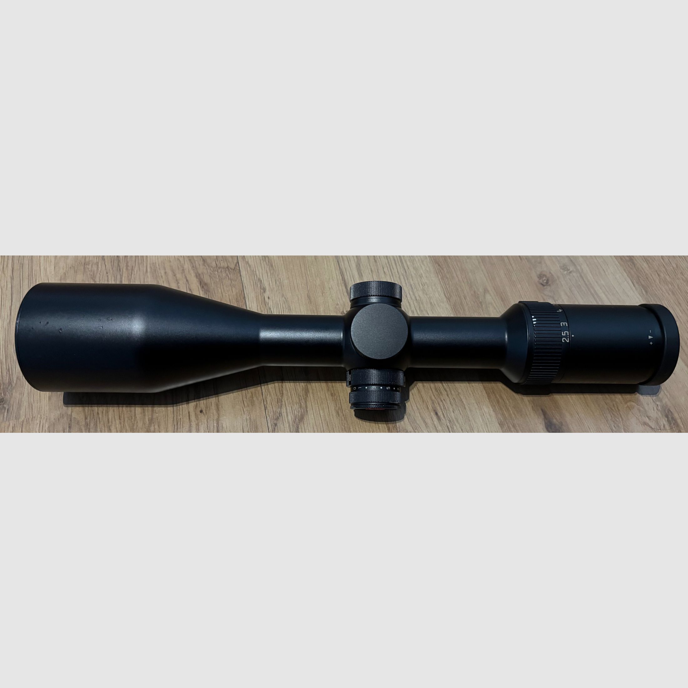 Leica Fortis 6 2.5-15x56 LA4