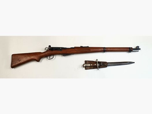 Fábrica de armas de Berna rifle de repetición Fábrica de armas de Berna Suiza K11 Calibre 7,5x55 suizo completo con números coincidentes + bayoneta