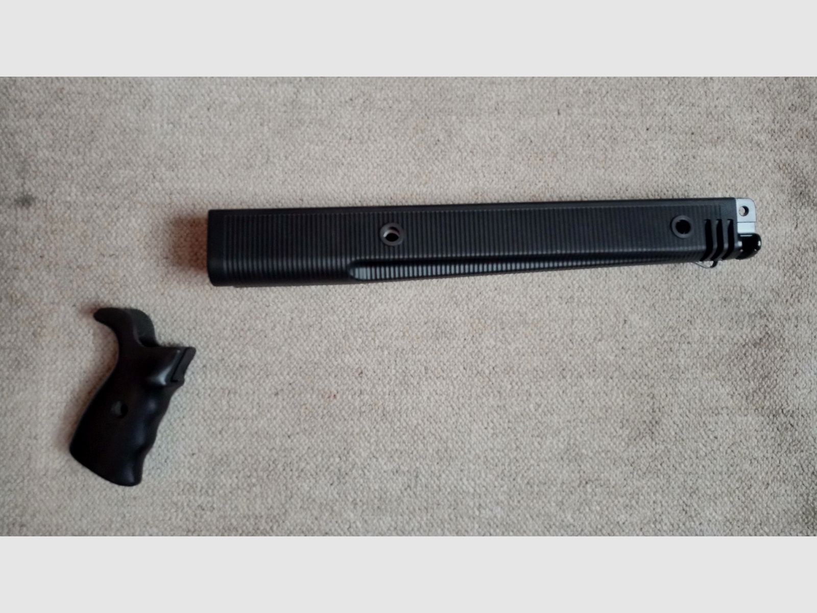 Moderner AC Unity G3 Trapezhandschutz  & Pistolengriff in Schwarz  - Aftermarket Wide Handguard