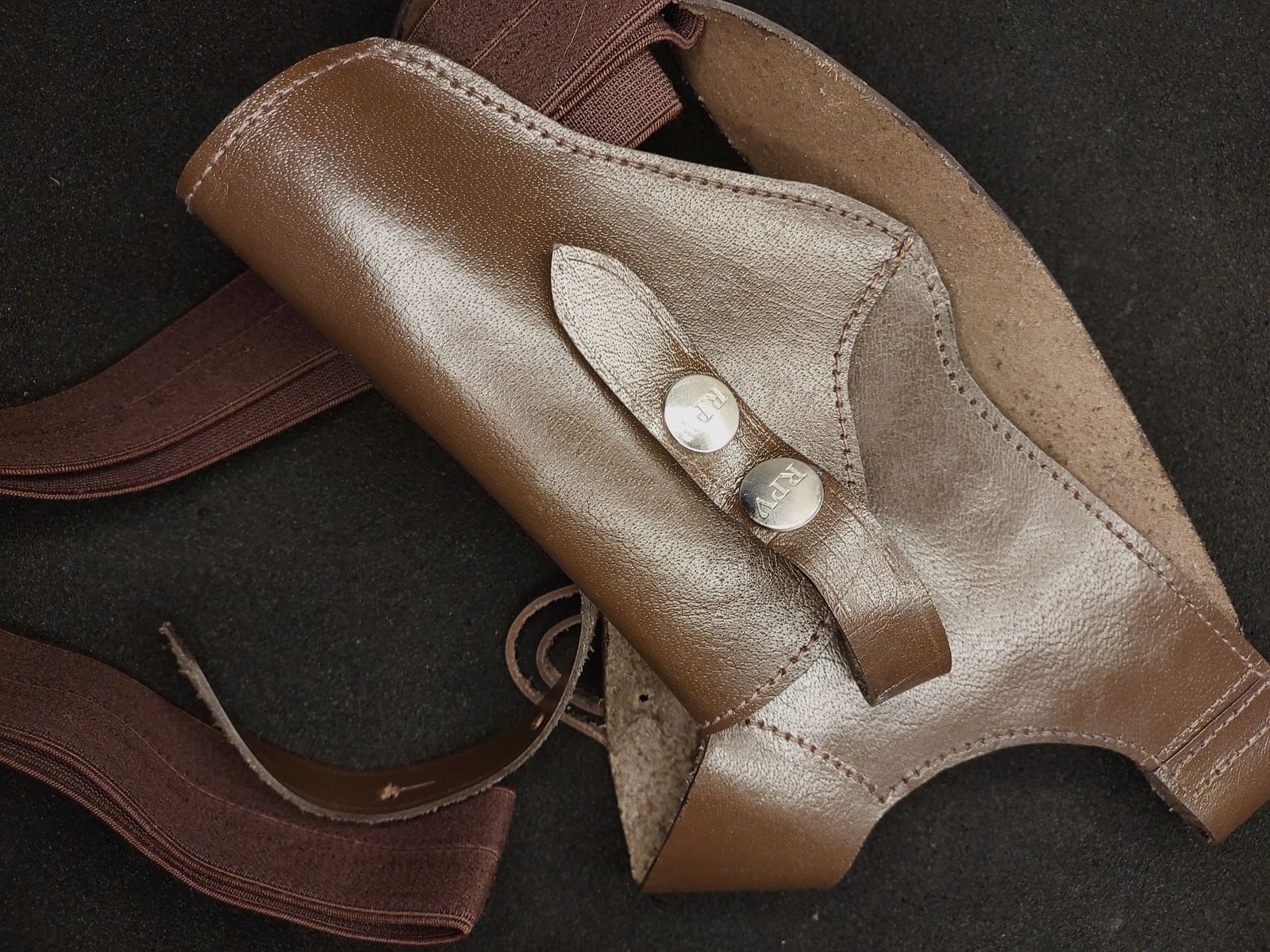 IWG Madlock revólver de detonación, cal. 9 mm R Knall (.380 Knall), PTB 721, "Hecho en Alemania" con funda de hombro de cuero