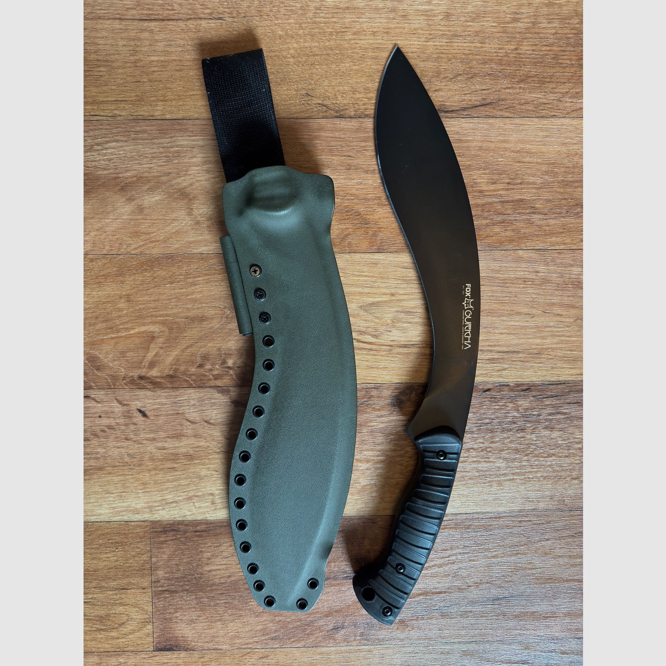 Gurkha Kukri Fox Knives FX 660 con Custom Kydex