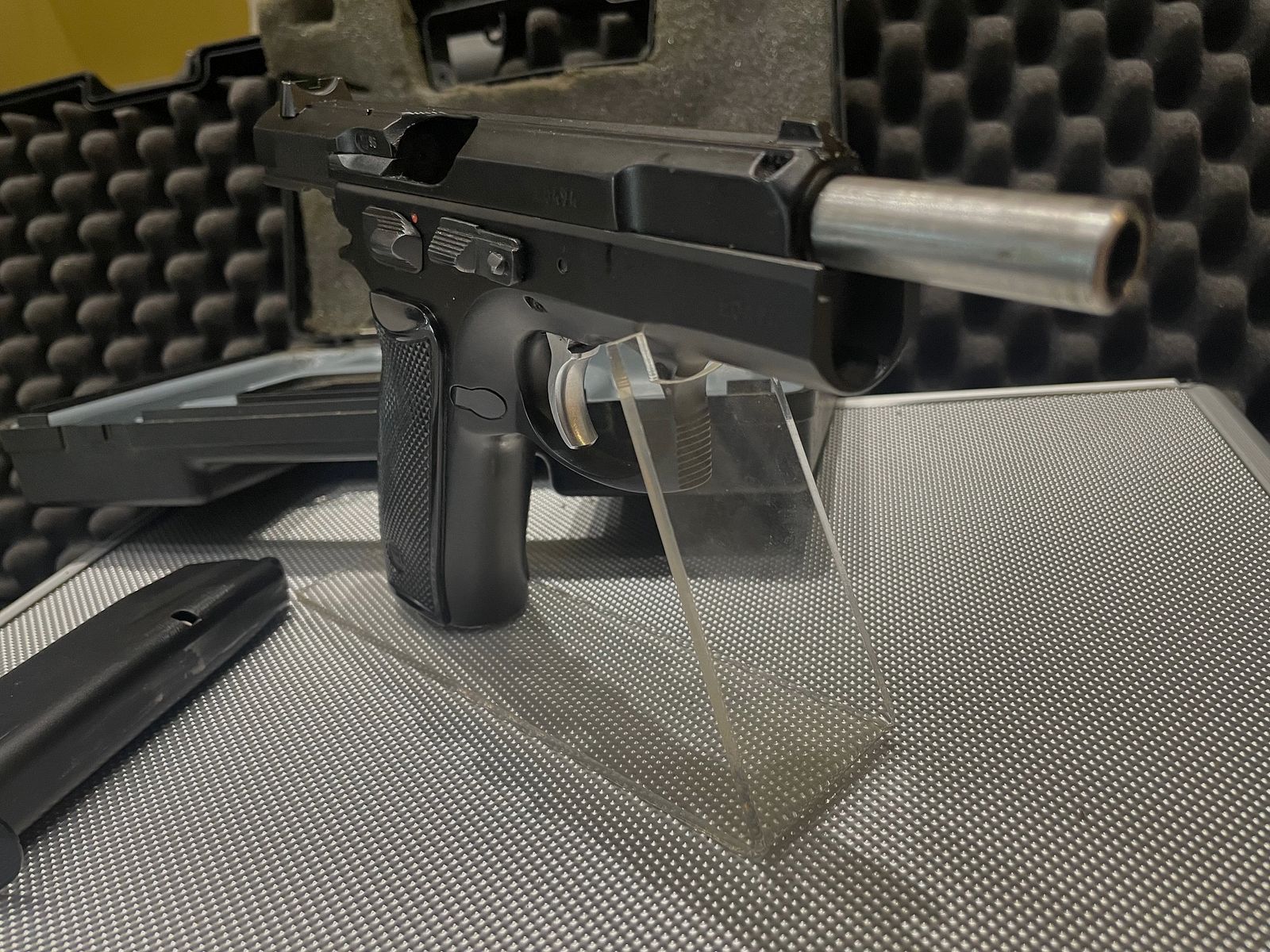 PISTOLA CURATA - CZ 85 - 9MM LUGER - CON CONFEZIONE ORIGINALE, immagine 4 di 6