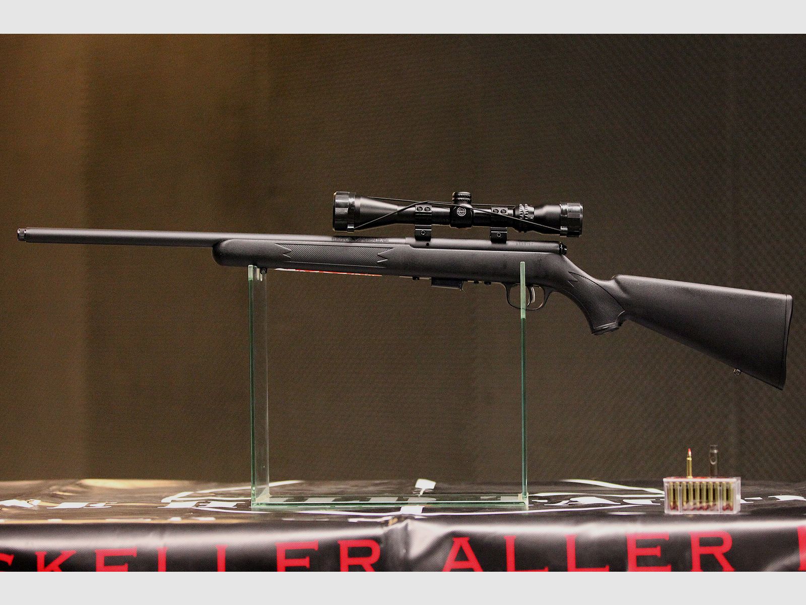 Savage 93R17FV TB Varmint, afbeelding 2 van 6