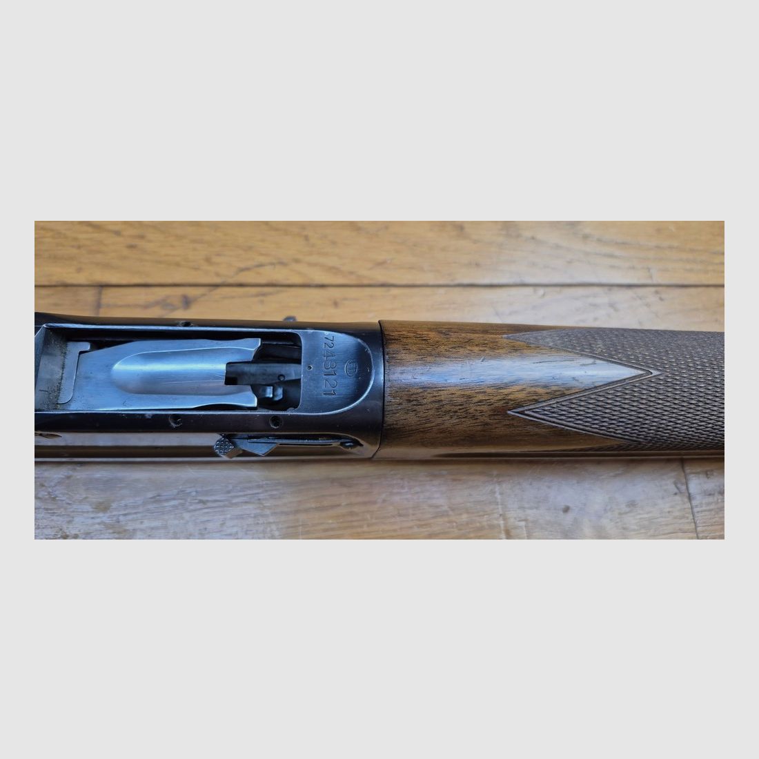 Iconique Fusil semi automatique Browning Auto 5 – Cal 12/70 – 2+1 Catégorie C – Arme de 1972 en excellent état – Splendide canon – Mécanisme intraitable – Belles finitions – Très peu servi – TBE ++, image 15 sur 34