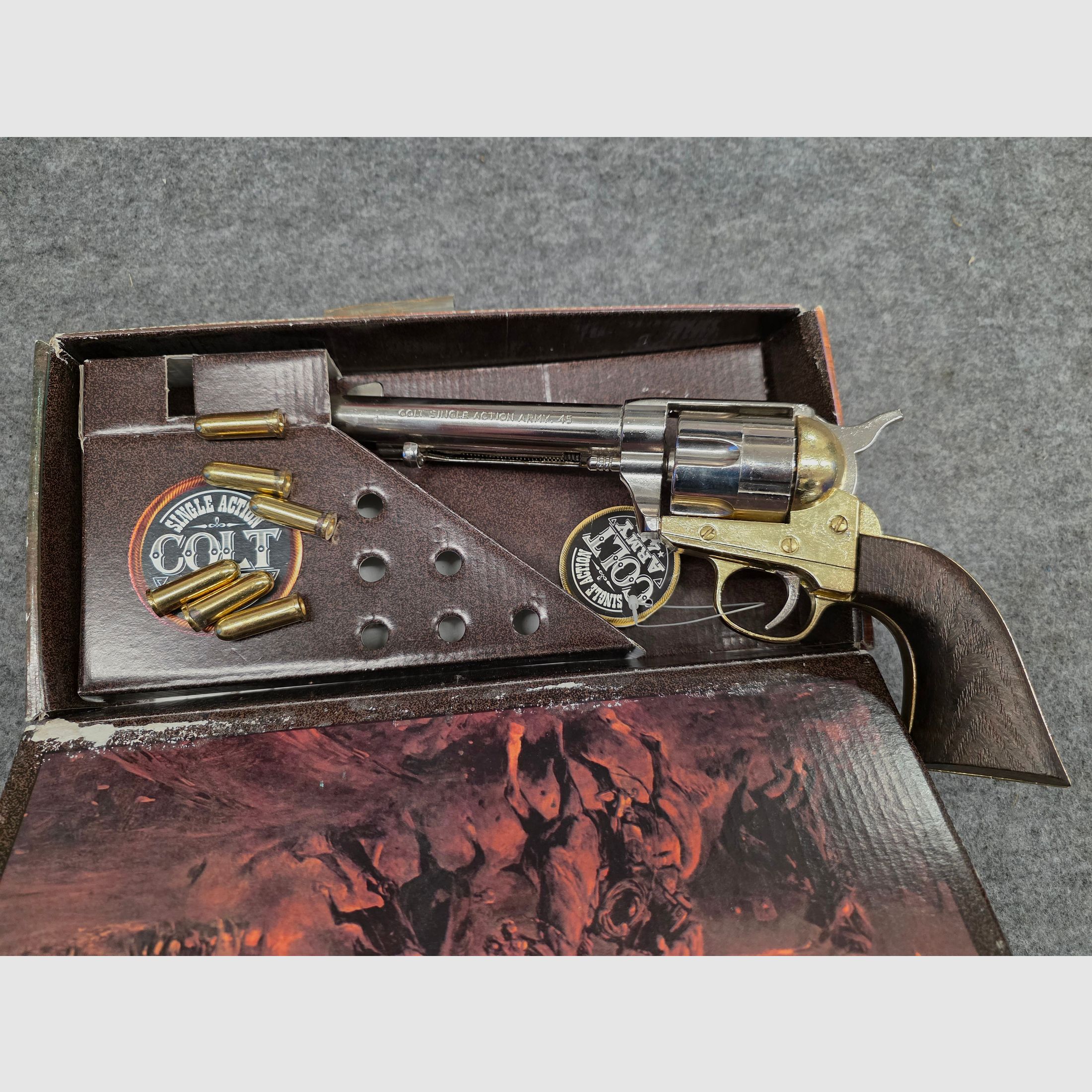 Replica Deko Revolver COLT SAA  Cal. .45 Peacemaker vernickelt  Silber Gold 