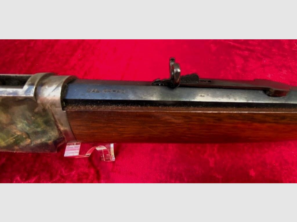 Winchester 73 aus Hege Uberti Fertigung Kal. 44 - 40  Ganzstahl bunt gehärtet mit 8-kant Lauf