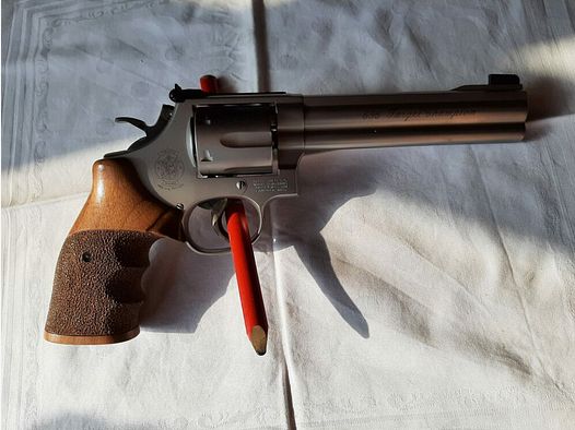 Smith & Wesson 686-4 Target Champion