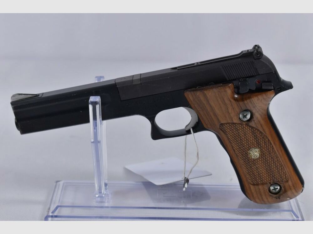 Smith & Wesson M-422 .22lr Pistol