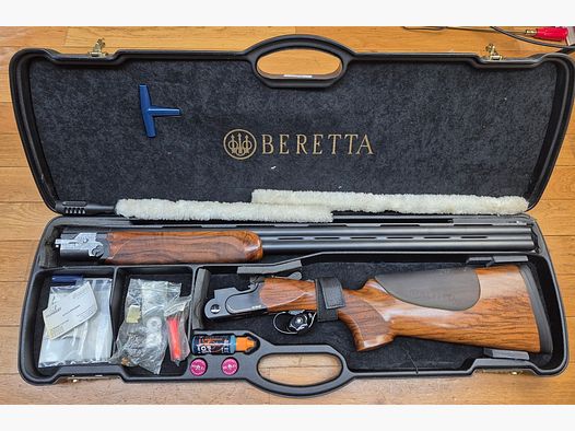 Sehr schönes Beretta 692 « Black Edition » - Über-unterlauf mit 76 cm Lauf - Kal. 12/70 - Mit Beretta-Koffer und zahlreichen Zubehör - Ausgezeichneter Zustand, fast wie neu! - TBE ++