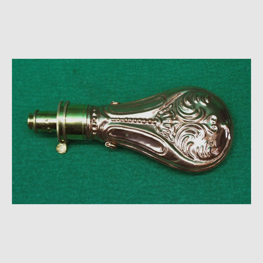 Indien	 Pulverflasche, Kupfer (Muschel)