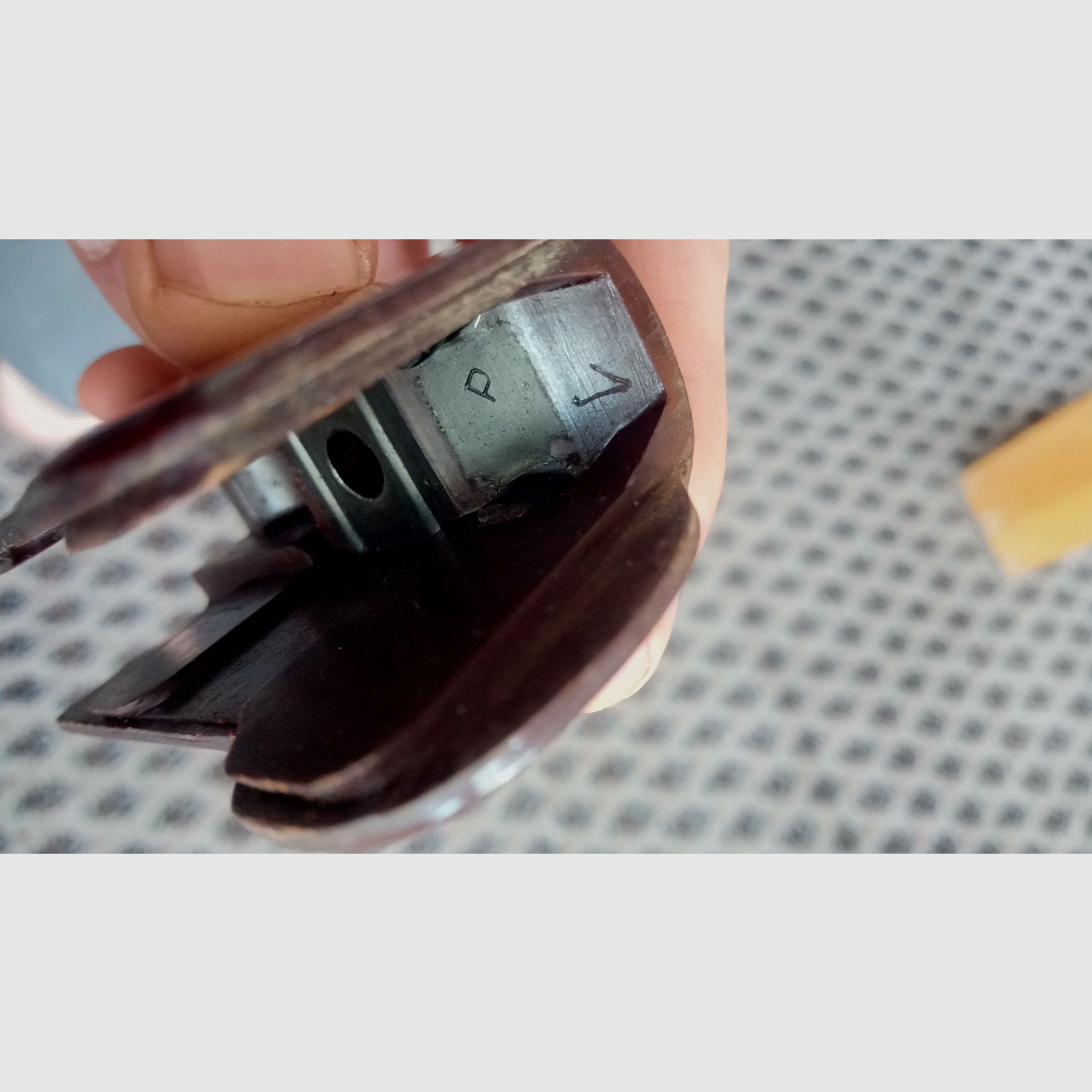 Griffschale für 9x18 Makarov PM feinstes sowjetisches Bakelit