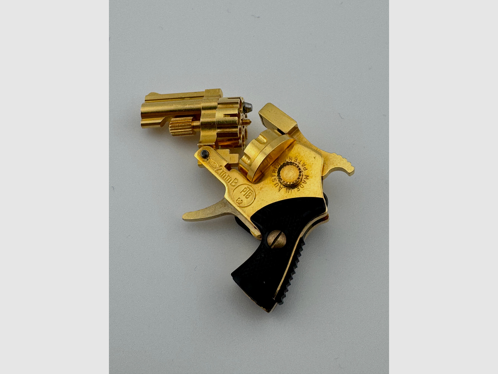 Andres & Dworsky GmbH Xythos Automatic - PTB 82 - Le probablement plus petit revolver du monde