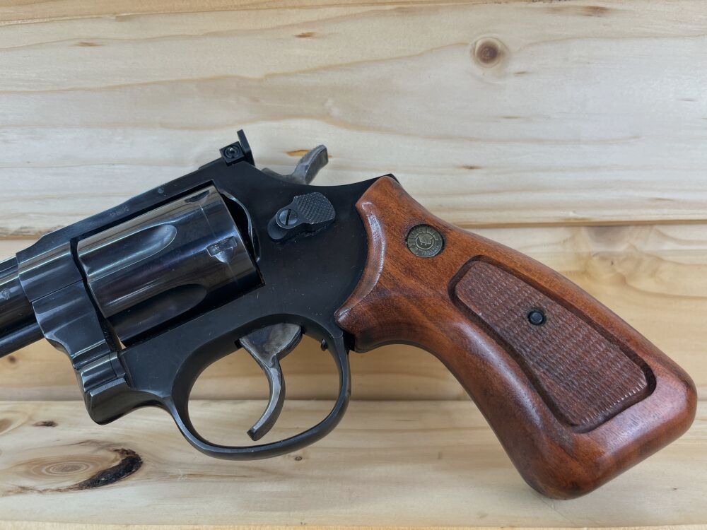 Taurus - Brasil, KK - Revolver .22lr, 6" Lauflänge, Holzgriffschalen .22lr