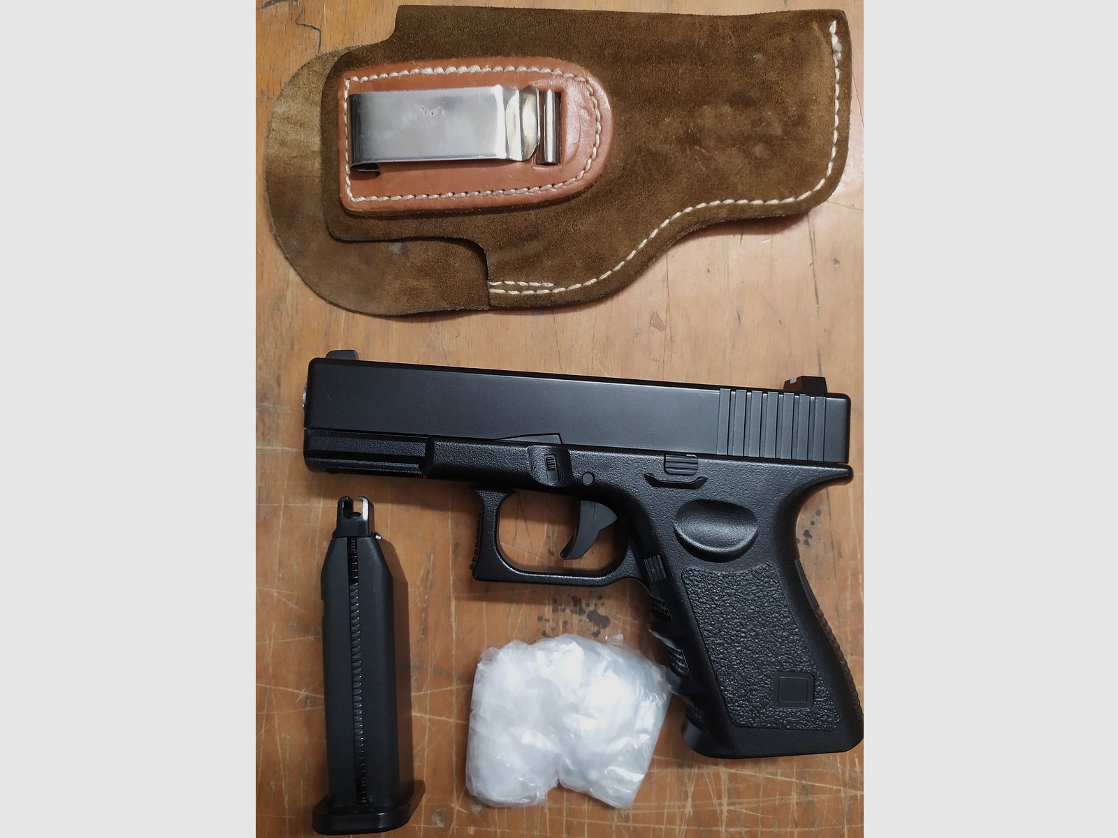 Diverses Zubehör & Teile: 1911 Edelstahl Teile, Ruger ZF Montage, 4x20 ZF, 4,5mm BB Glock, G3-Rem870-STR Schäfte, Mehrere Waffenkoffer