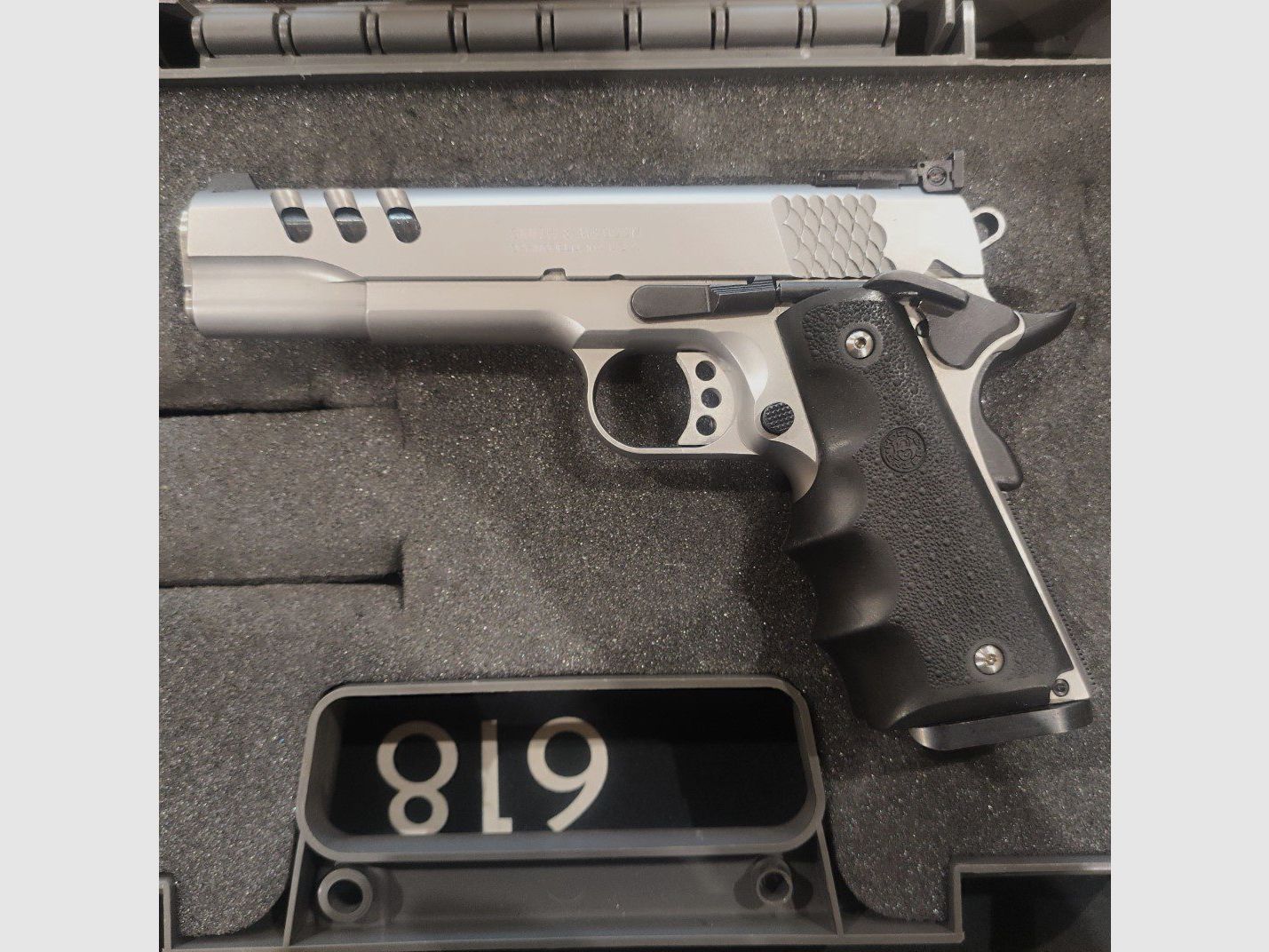 Pistola SMITH & WESSON Performance Center SW1911 Custom Blu cal.45 ACP usato, immagine 4 di 5
